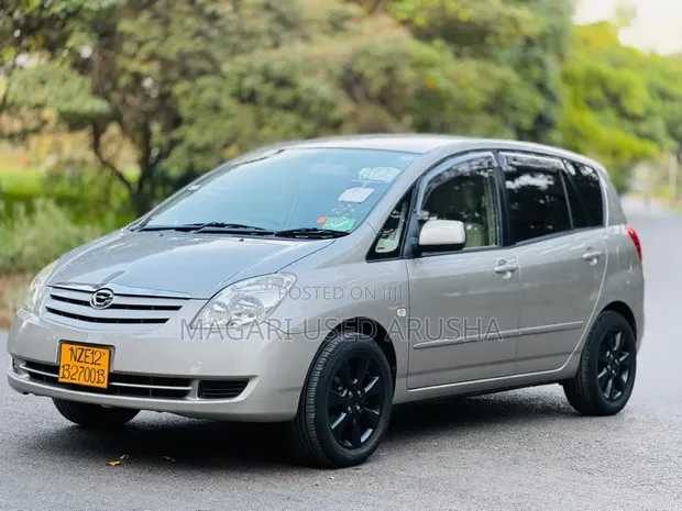 Toyota Corolla Spacio 2005 Silver - 1