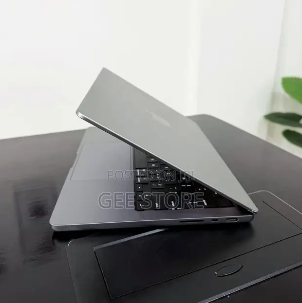 Apple MacBook Pro 2023 M2 Pro 1TB SSD - 1