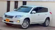 Toyota Vanguard 2011 White - 1