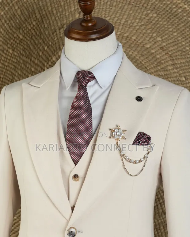Classic Groom Off-White Wedding Suit Set by JOSELINO - 1