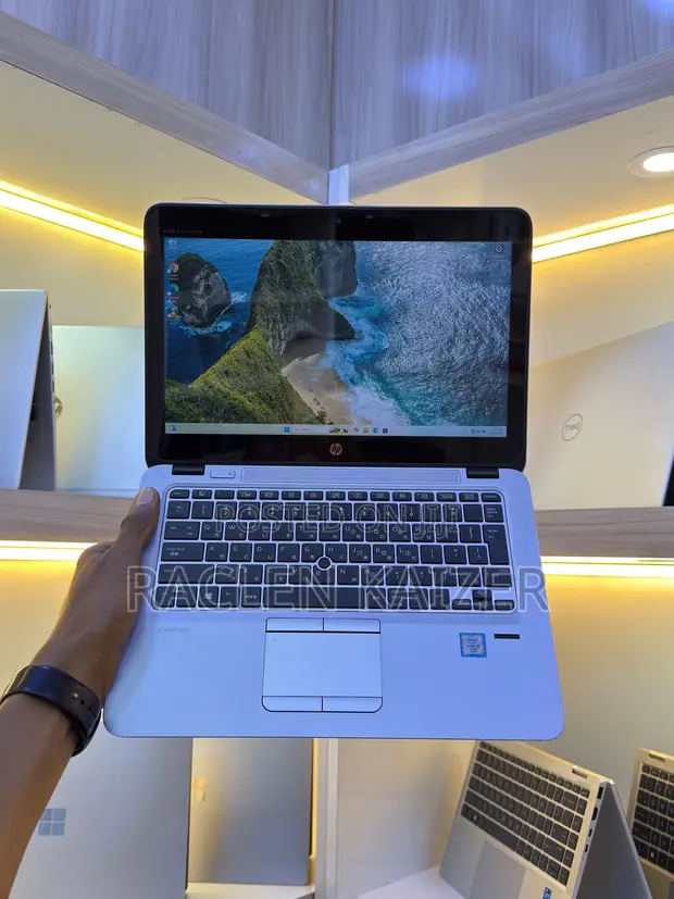Laptop HP EliteBook 820 G3 - Core i5, 8GB RAM, 256GB SSD - 1