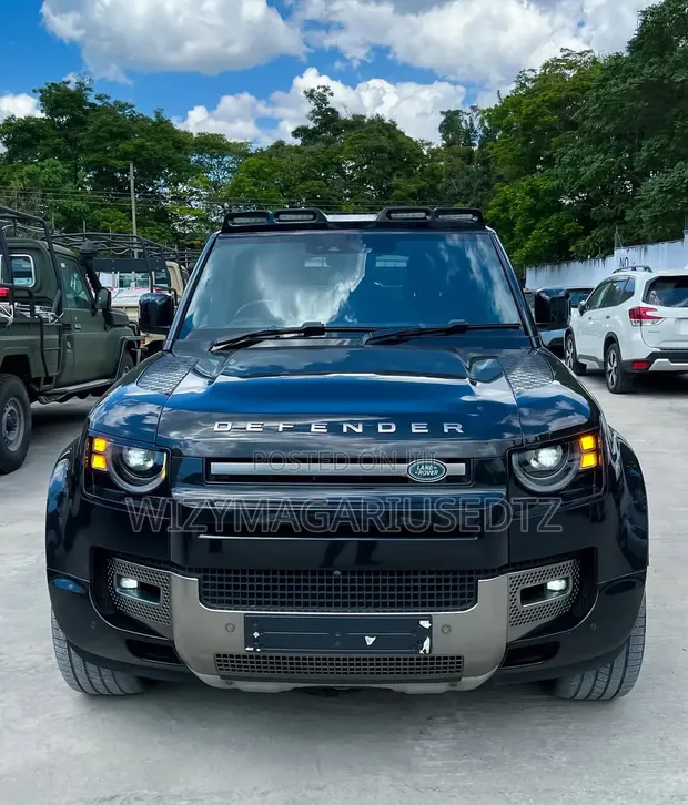 2023 Land Rover Defender 110 D300 X-Dynamic - 1