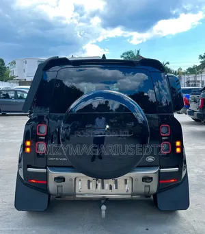 2023 Land Rover Defender 110 D300 X-Dynamic