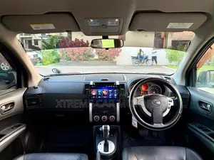 Nissan X-Trail 2010 Nyeusi