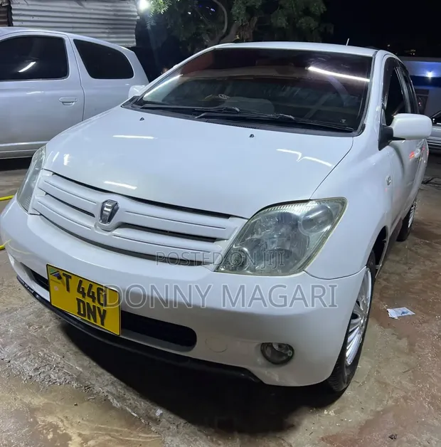 Toyota IST 2005 White - 1