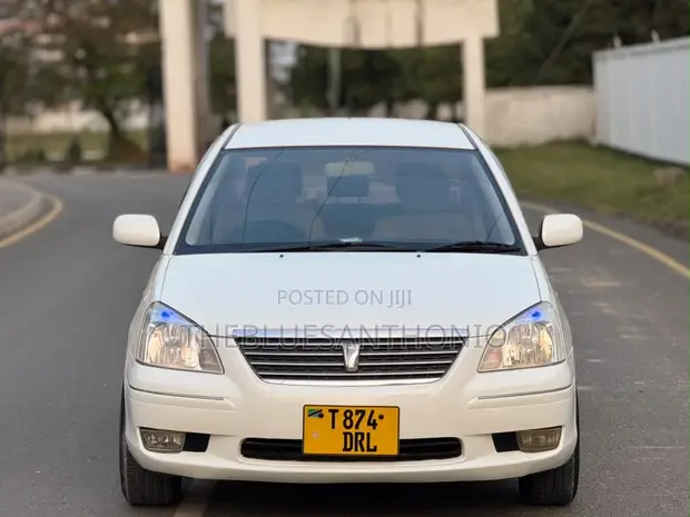 Toyota Premio 2004 Pearl White - 1