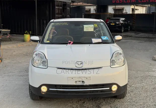 Mazda Verisa 2011 White - 1