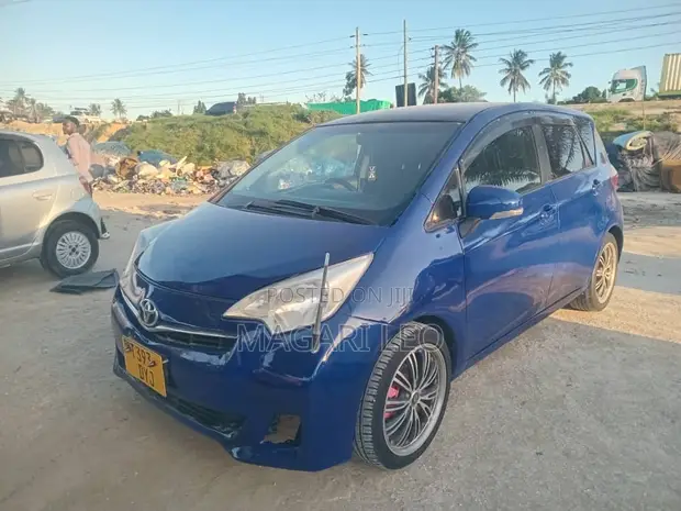 Toyota Ractis 1.3 FWD 2010 Hatchback - 1