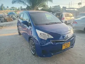 Toyota Ractis 1.3 FWD 2010 Hatchback