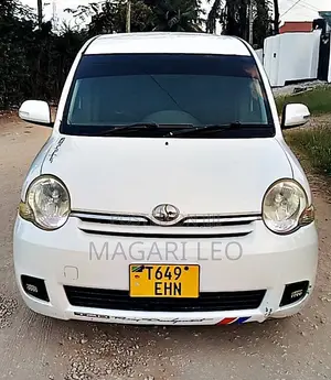 Toyota Sienta 1.5 FWD 2005 Nyeupe