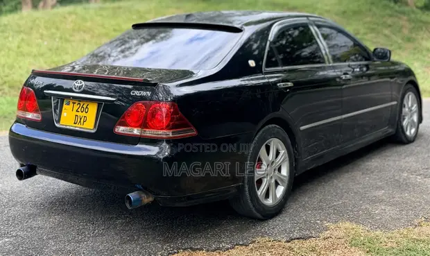 Toyota Crown Royale 2005 Black - 1