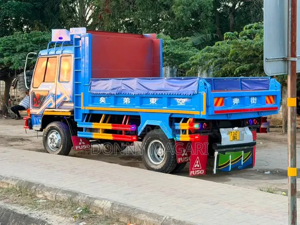Mitsubishi Fuso Tipper Truck (1992) - 1