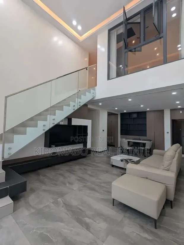 Furnished 3-Bedroom Duplex Apartment in Oyster Bay - 1