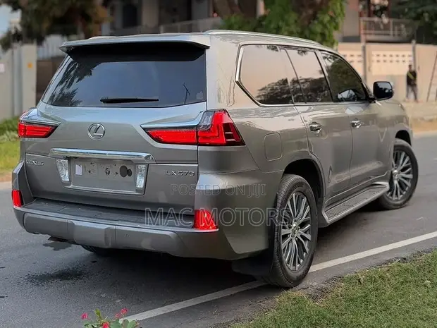 Lexus LX 570 AWD 2019 Gray - 1