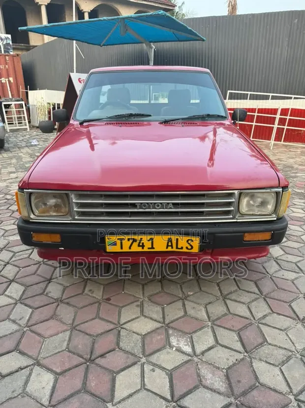 Toyota Hilux Pickup 1990 Red - 1
