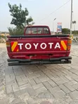 Toyota Hilux Pickup 1990 Red - 4