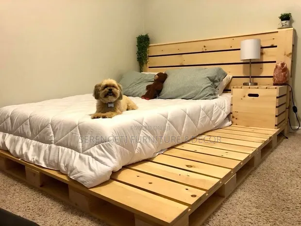 Modern Wooden Pallet Platform Bed with Integrated Side Table - 1