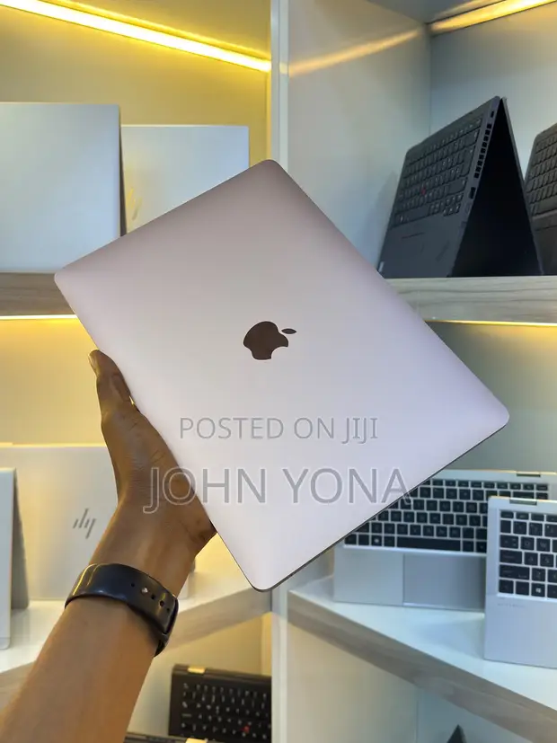 Apple MacBook Air 2020 13" 8GB RAM 256GB SSD - 1