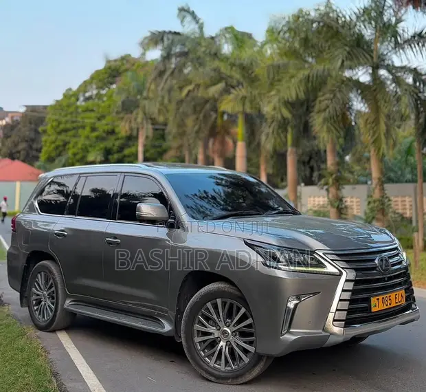 Lexus LX 570 AWD 2019 Gray - 1