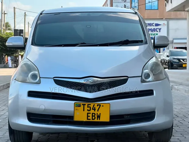Toyota Ractis 2006 - 1
