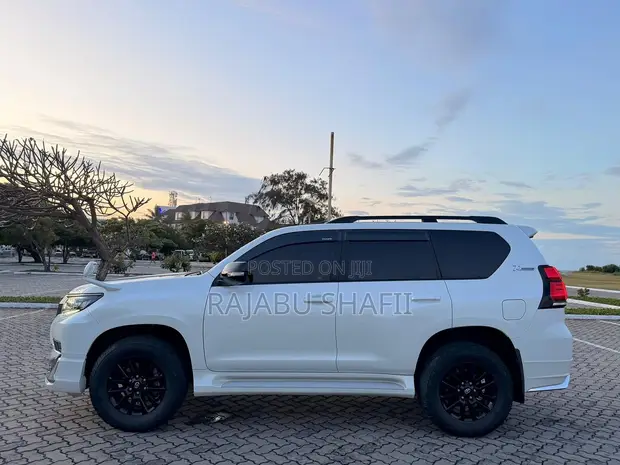 Toyota Land Cruiser Prado 2.7 2022 White - 1