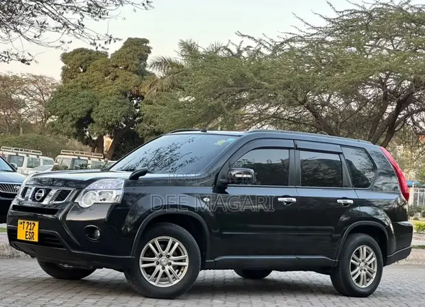 Nissan X-Trail 2013 Black - 1