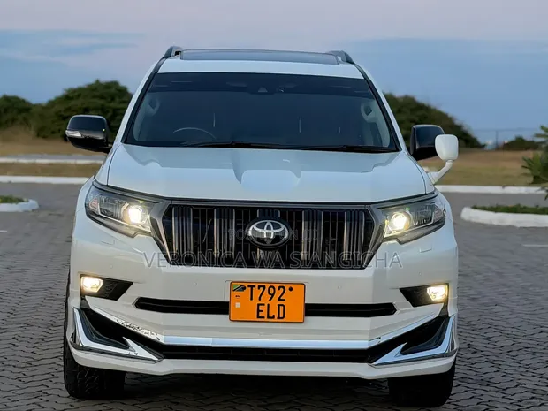 Toyota Land Cruiser Prado 2022 White - 1