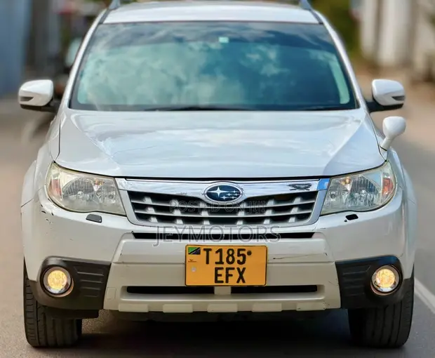 Subaru Forester 2012 White - 1