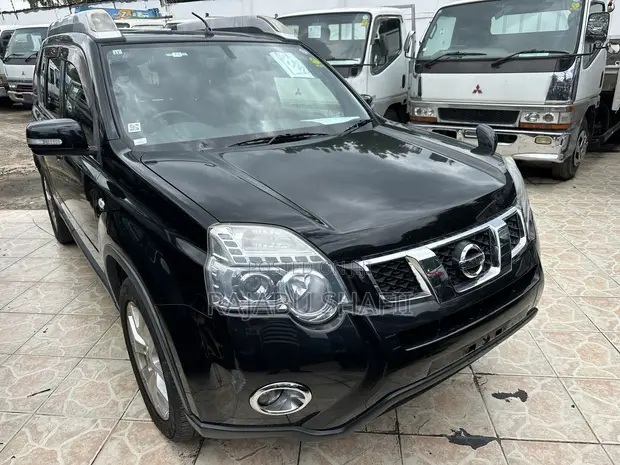 Nissan X-Trail 2.0 Petrol XE 2012 Black - 1
