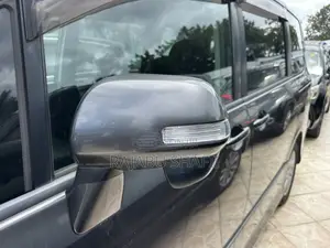 Toyota Noah 2.0 143hp AWD (7 Sehemu) 2011 Gray