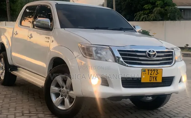 Toyota Hilux Double Cabin 2011 - 1