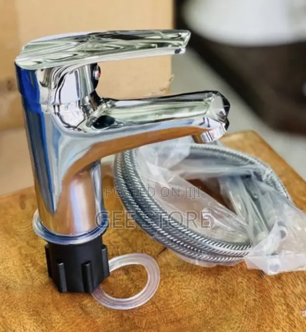Polished Chrome Single-Lever Basin Mixer - 1
