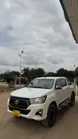 Toyota Hilux Revo 2019 White - 3