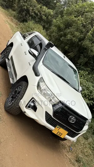 Toyota Hilux Revo 2019 White