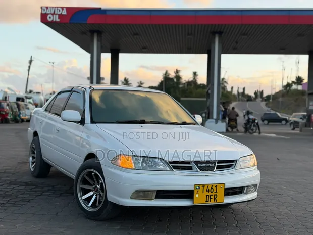 Toyota Carina 2001 Nyeupe - 1