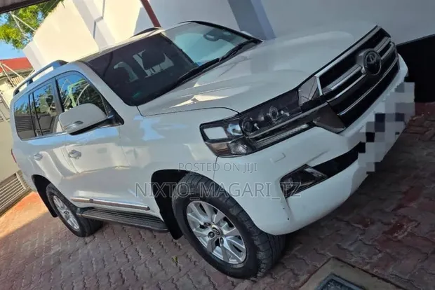 2021 Toyota Land Cruiser VX-R V8 - 1