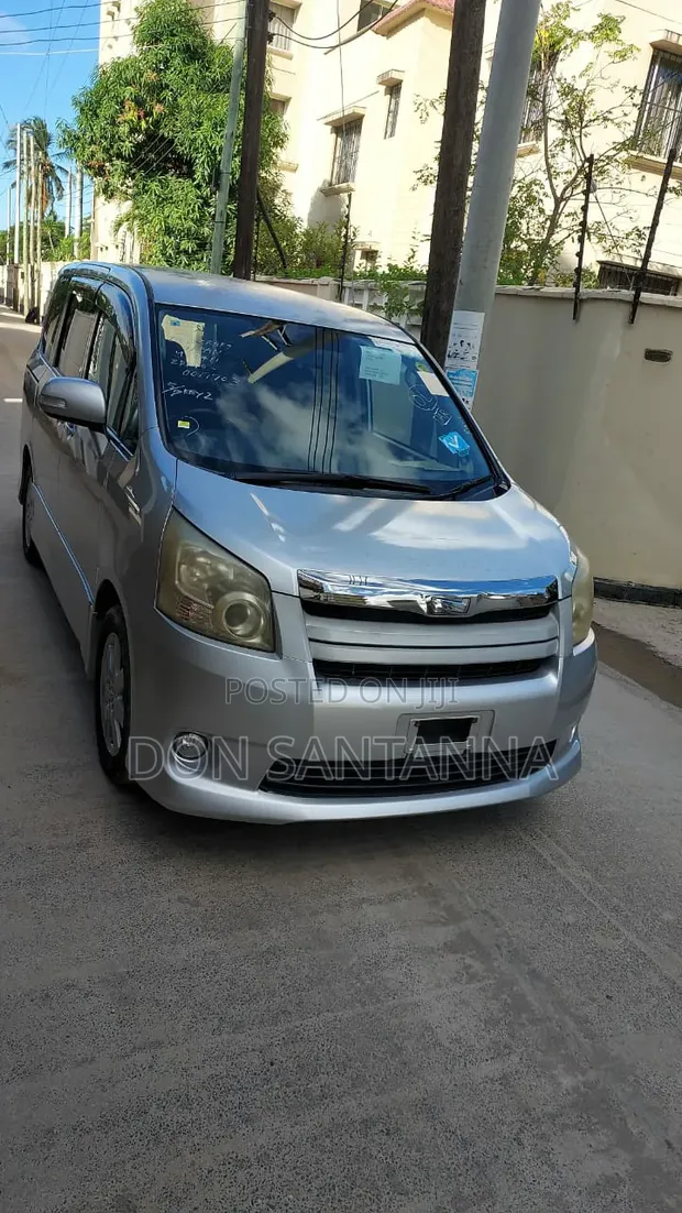 Toyota Noah 2008 Nyeupe - 1
