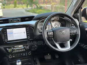 Toyota Hilux 2023 Nyeusi ya Matt