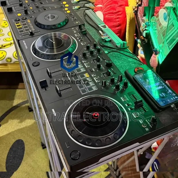 Pioneer DDJ-FLX4 DJ Controller - 1