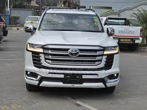 Toyota Land Cruiser 300 ZX 2024 Nyeupe Mpya