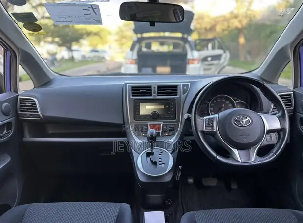 Toyota Ractis 2010 Blue - 1