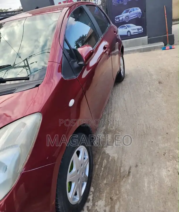 Toyota Vitz 1.0 FWD 5dr Hatchback 2005 Maroon - 1