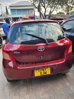 Toyota Vitz 1.0 FWD 5dr Hatchback 2005 Maroon