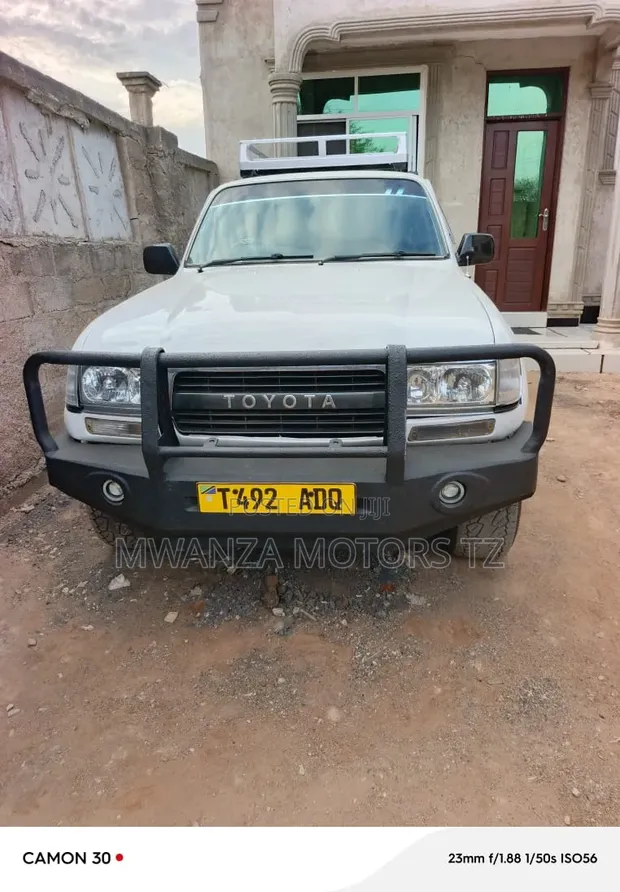 Toyota Land Cruiser 1998 White - 1