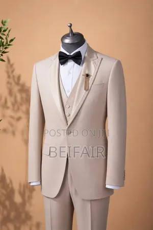 Elegant Khaki Tuxedo - Mario Casas