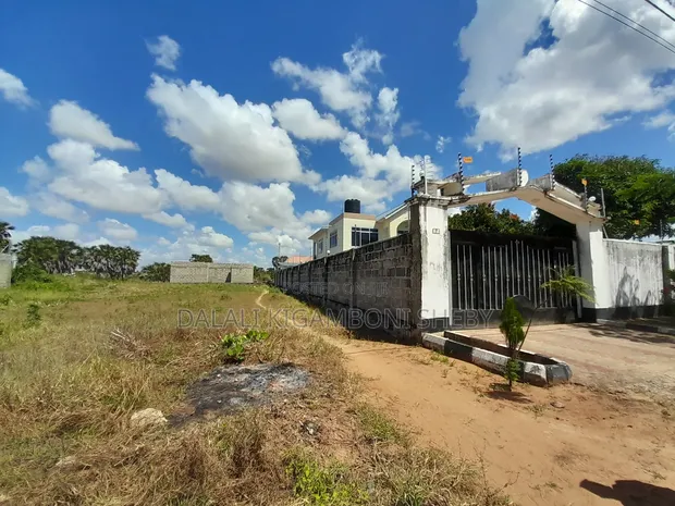 Kiwanja Kinauzwa Kigamboni Geza Ulole - 1