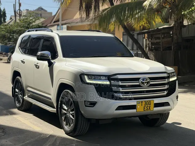 Toyota Land Cruiser LC300 2024 White - 1