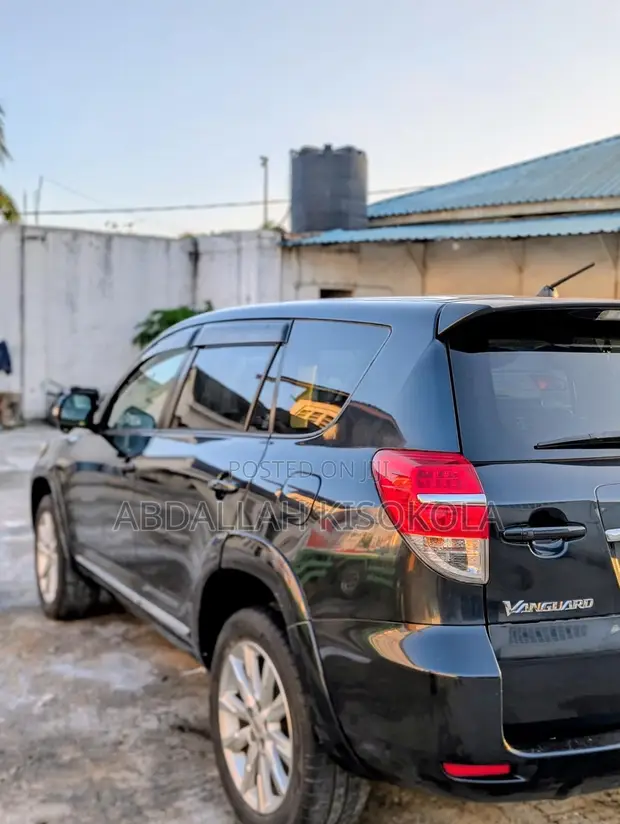 Toyota Vanguard 2012 Black - 1