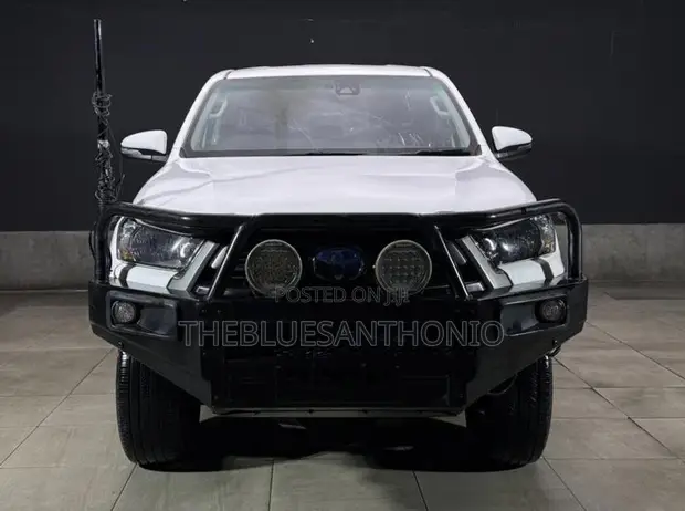 Toyota Hilux Double Cabin 2023 - 1