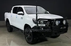 Toyota Hilux Double Cabin 2023